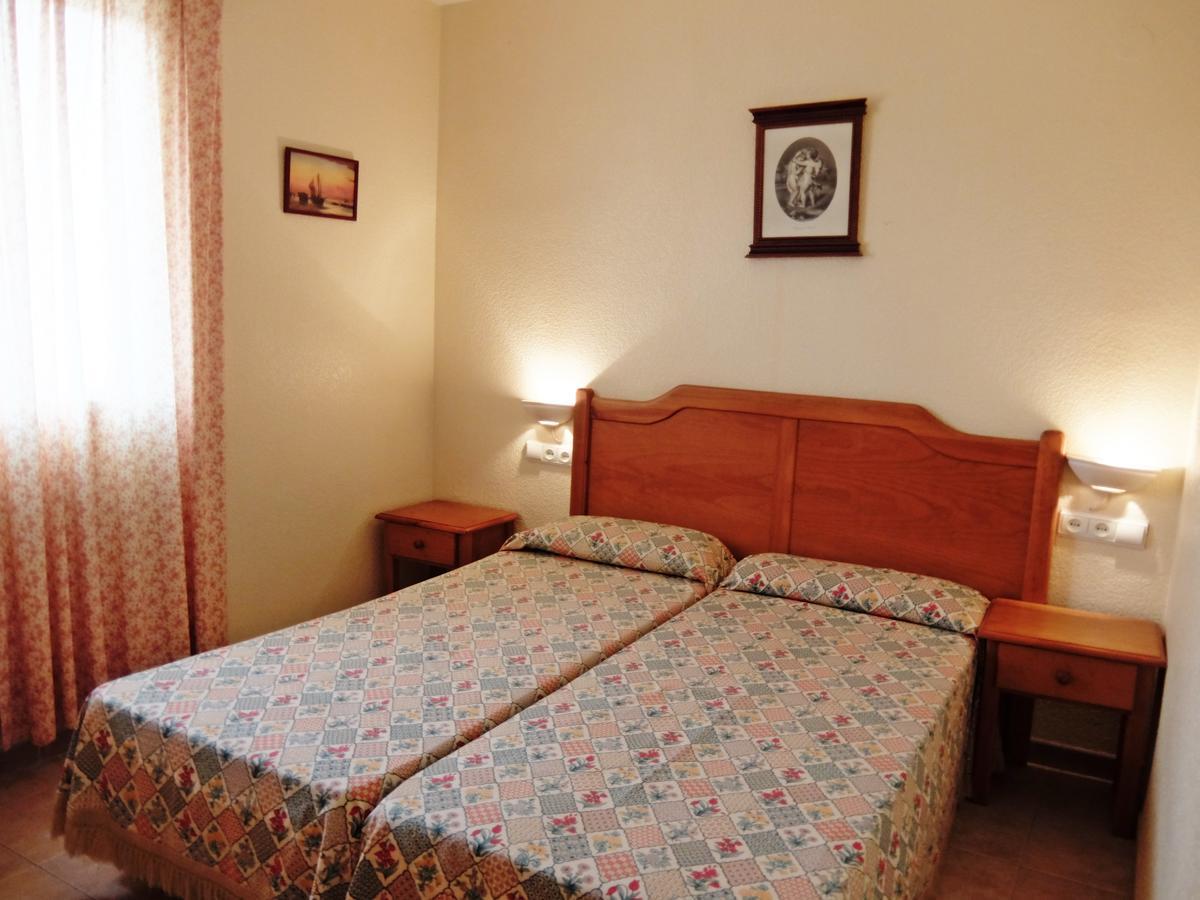 Los Juncos Apartamentos - Solo Familias Олива Экстерьер фото